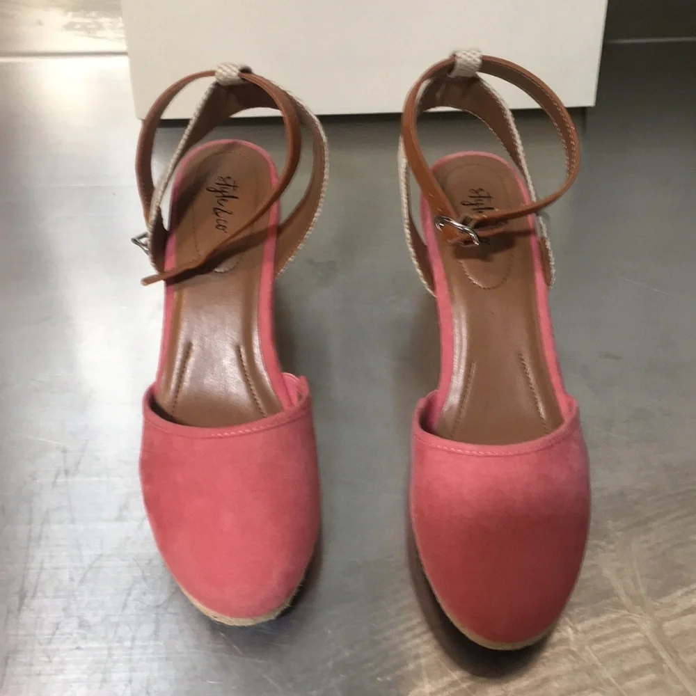 New WB Woman’s Style & Co. Pink Wedge Sandals